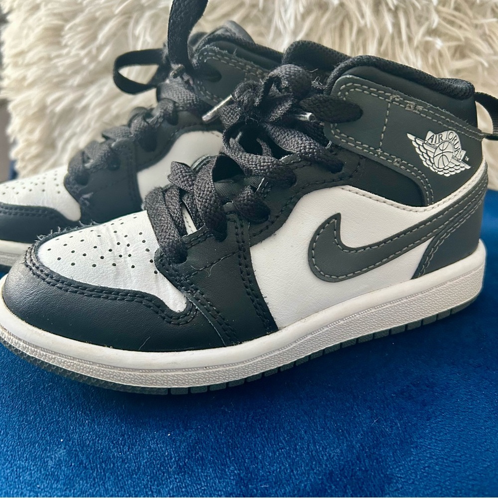 Jordan 1 Mid (TD) Boys' "Black/Iron Grey/White" Shoe